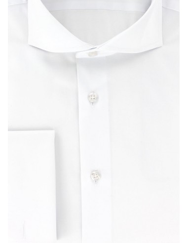 Chemise cintrée blanche col italien poignets mousquetaires est présent 